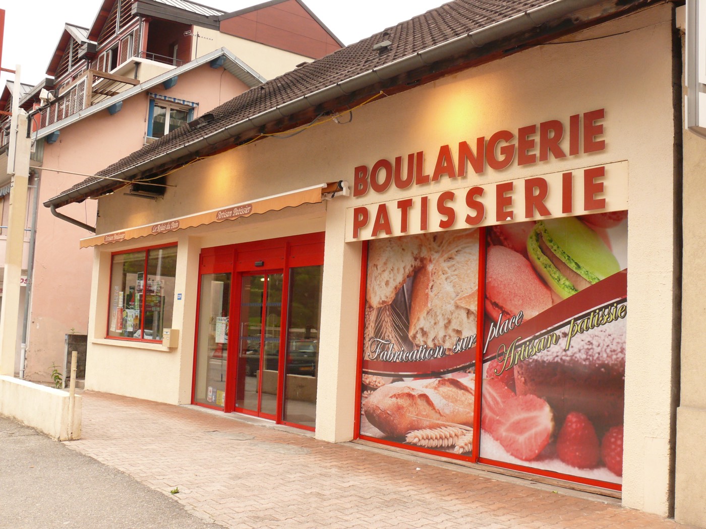 Devanture de la boulangerie Le Relais du Pain à Challes-les-Eaux